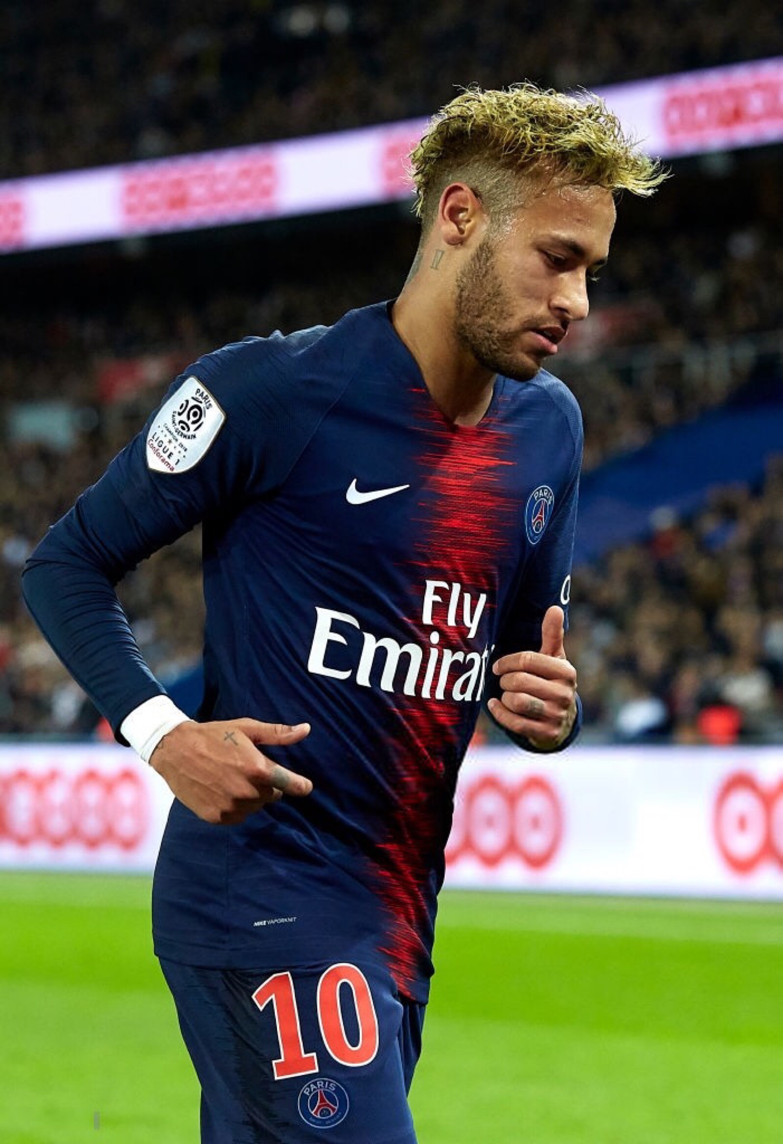 德媒：法兰克福对阵巴萨前召开会议，担心球队会遭遇惨案