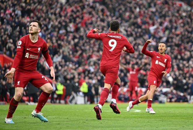 赛场上的意外冲突：三球突破遭遇不公（赛场突发争执：三球突破遭不公平对待）