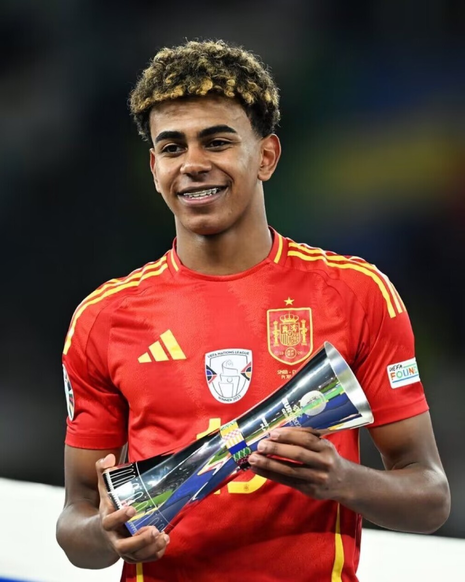 墨尔本凤凰半场三分15中2，仅得26分&落后14分（墨尔本凤凰半场仅26分，三分15投仅2中，落后14分）