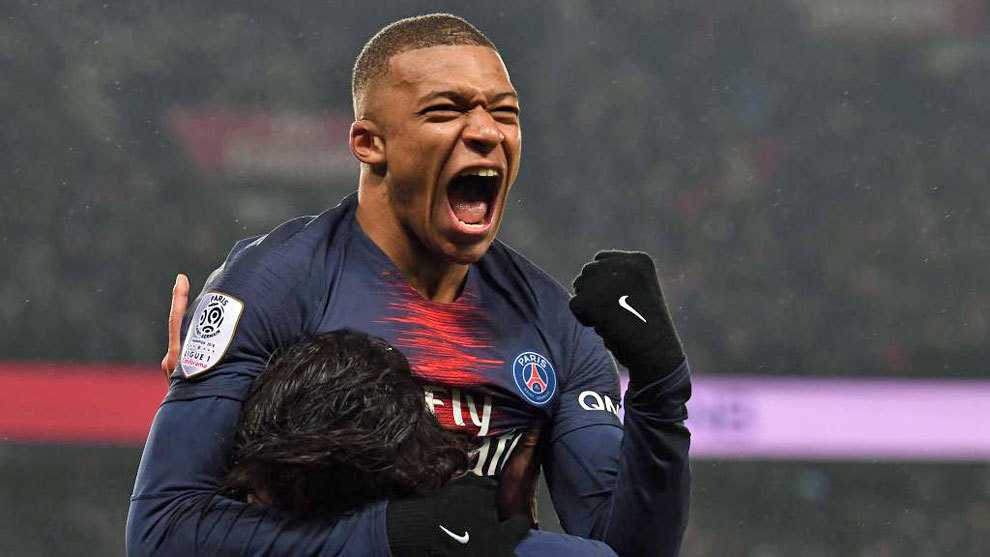 篮球火箭球员赛后接受采访分享心得